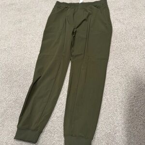 ALO Yoga Men's Olive Jogger Pants